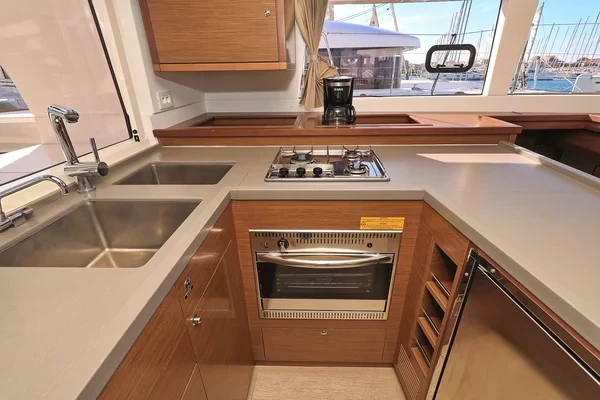 Lagoon 450 F - Boatscribe.com