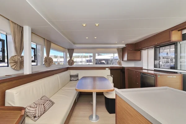 Lagoon 450 F - Boatscribe.com