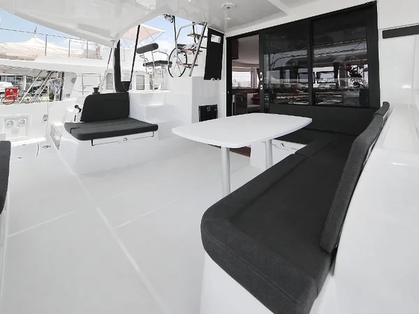 Lagoon 42 - Boatscribe.com