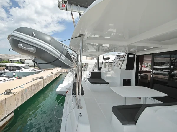 Lagoon 42 - Boatscribe.com