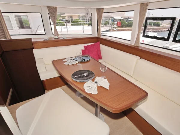 Lagoon 42 - Boatscribe.com