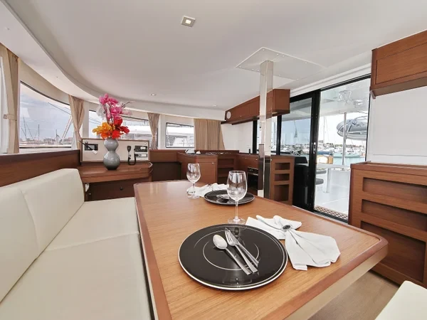 Lagoon 42 - Boatscribe.com