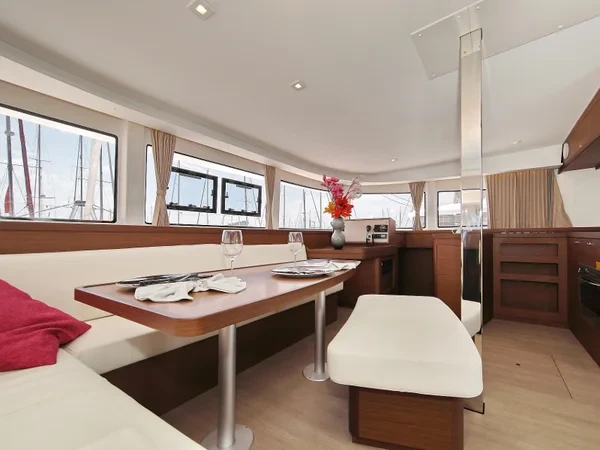 Lagoon 42 - Boatscribe.com