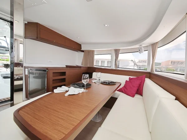 Lagoon 42 - Boatscribe.com