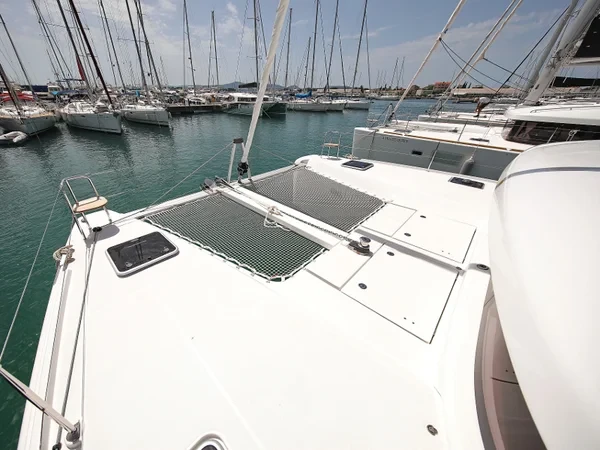 Lagoon 42 - Boatscribe.com
