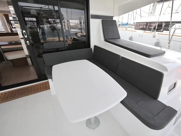 Lagoon 42 - Boatscribe.com