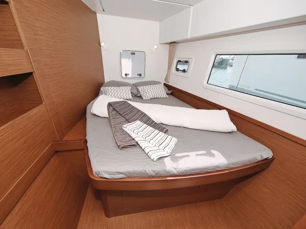 Lagoon 42 - Boatscribe.com