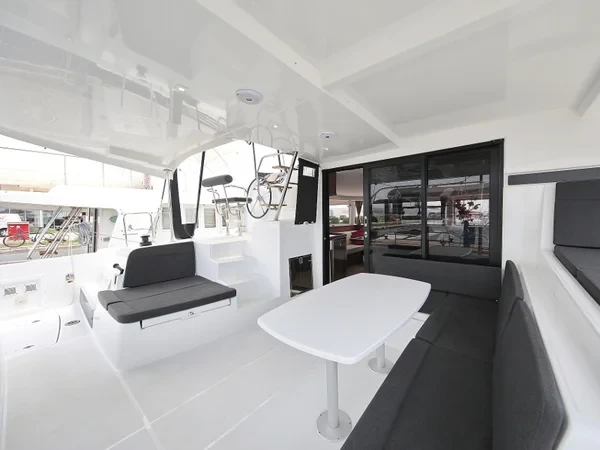 Lagoon 42 - Boatscribe.com