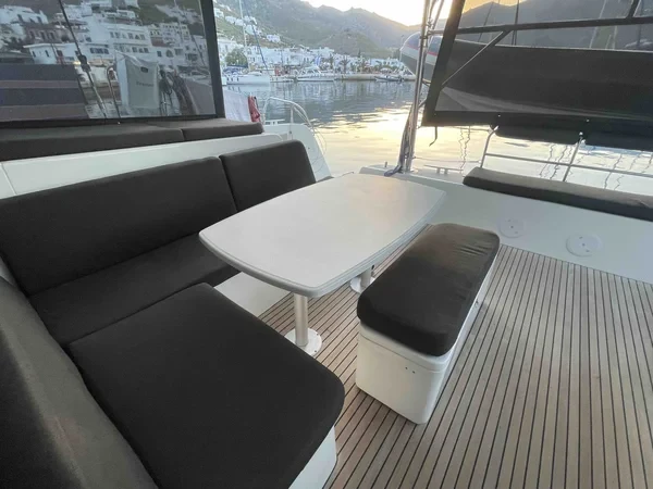 Lagoon 42 - Boatscribe.com