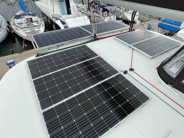 Lagoon 42 - Boatscribe.com