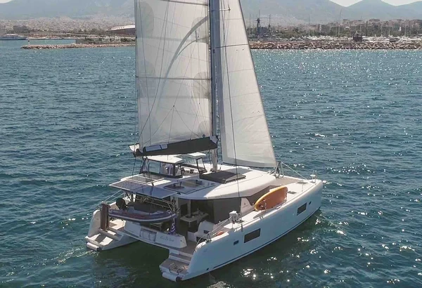 Lagoon 42 - Boatscribe.com