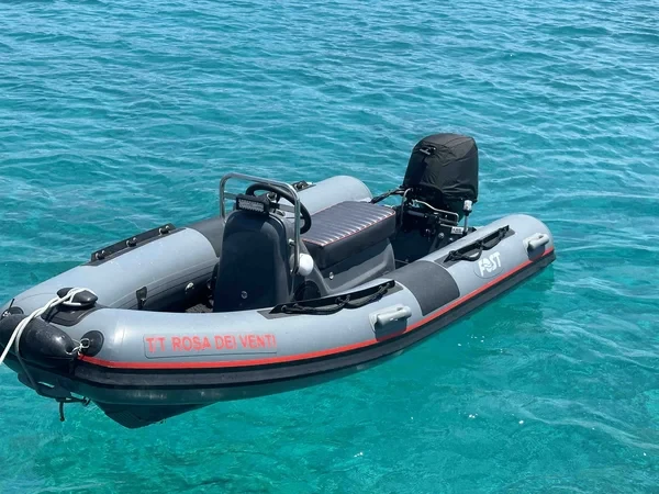 Lagoon 42 - Boatscribe.com