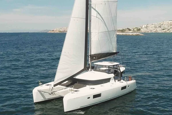 Lagoon 42 - Boatscribe.com