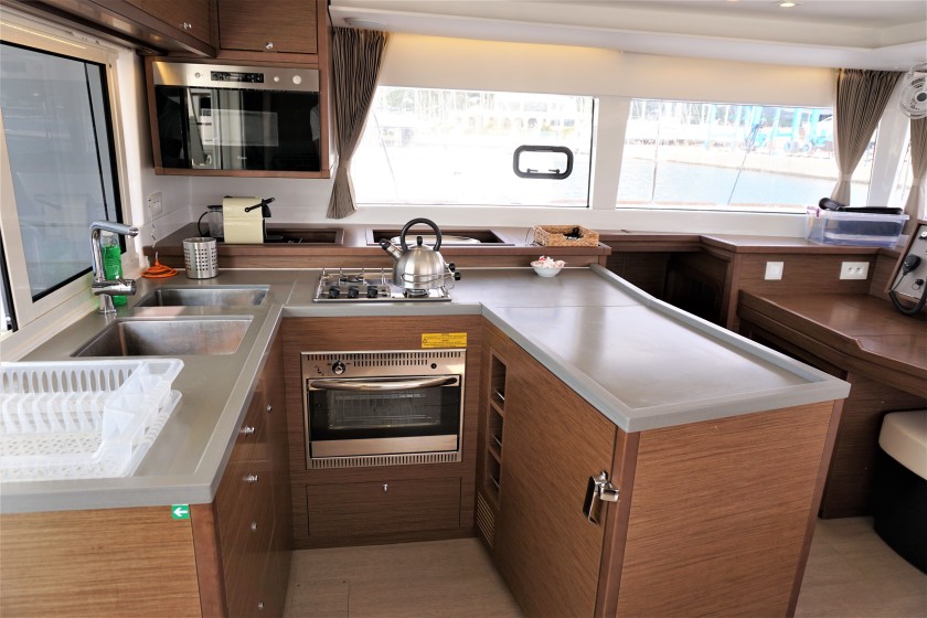 Lagoon 450 S - Boatscribe.com
