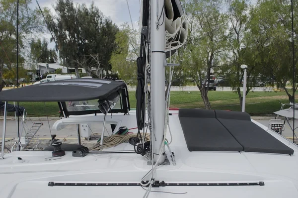 Lagoon 40 - Boatscribe.com