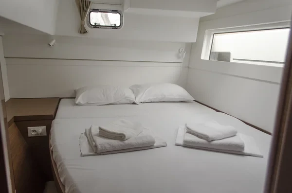 Lagoon 40 - Boatscribe.com