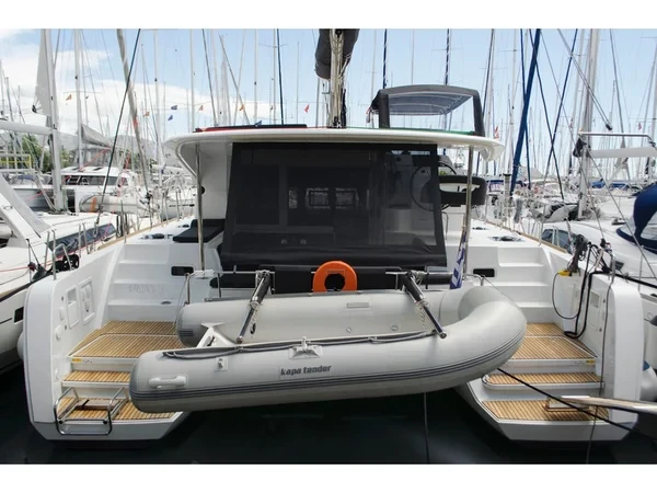 Lagoon 40 - Boatscribe.com