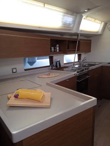 Oceanis 46.1 - Boatscribe.com