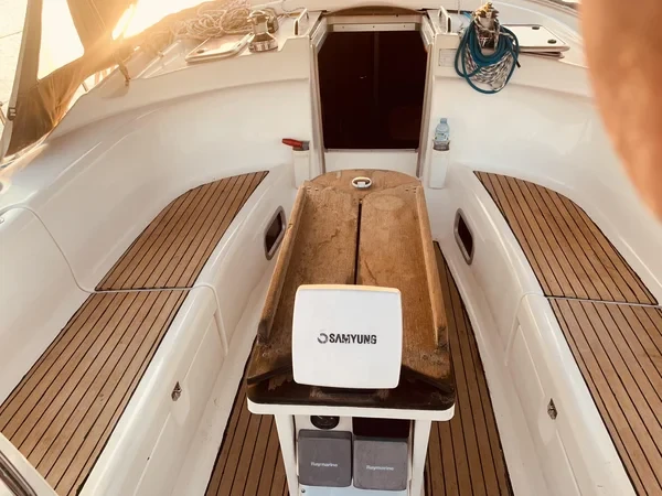 Bavaria 42 Cruiser - Boatscribe.com