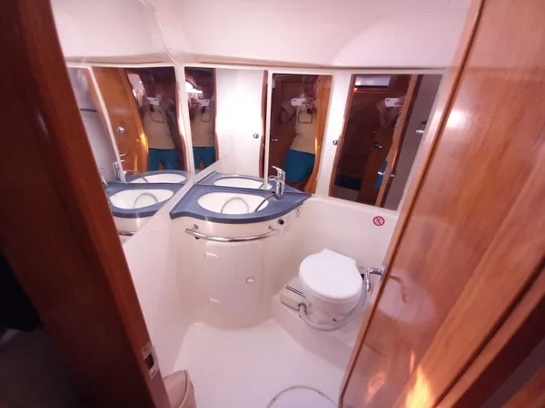 Bavaria 42 Cruiser - Boatscribe.com