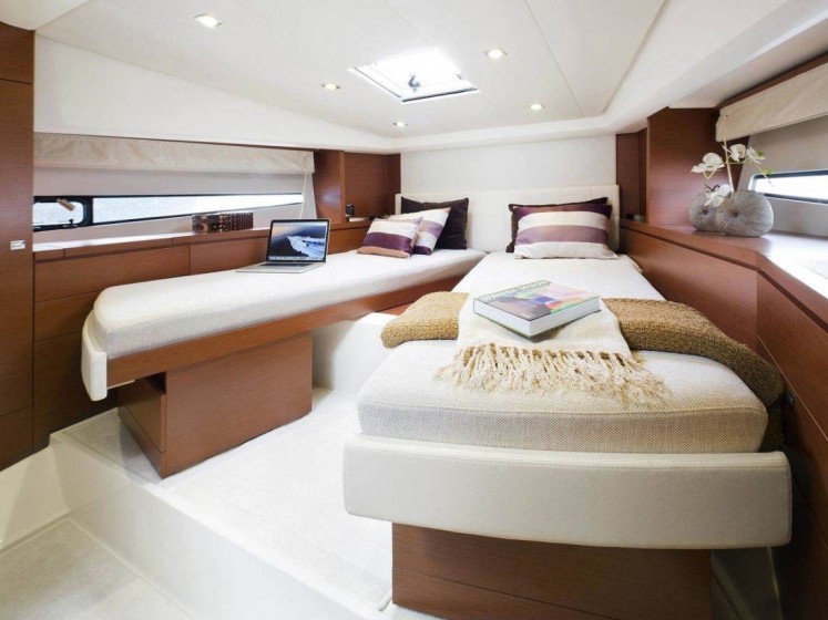 Prestige 450 - Boatscribe.com