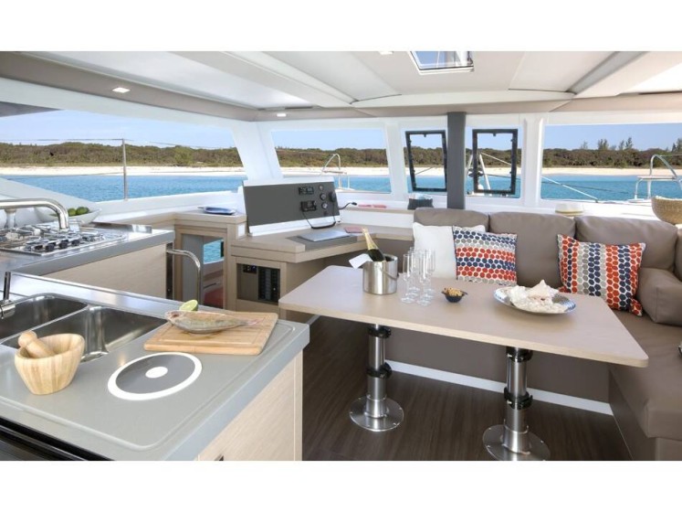 Lucia 40 - Boatscribe.com