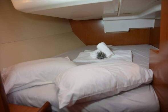 Oceanis 37 - Boatscribe.com