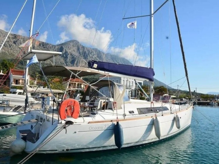 Oceanis 37 - Boatscribe.com
