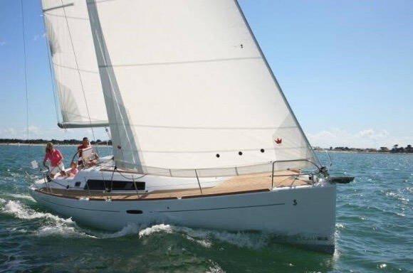 Oceanis 37 - Boatscribe.com