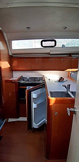 Oceanis 37 - Boatscribe.com