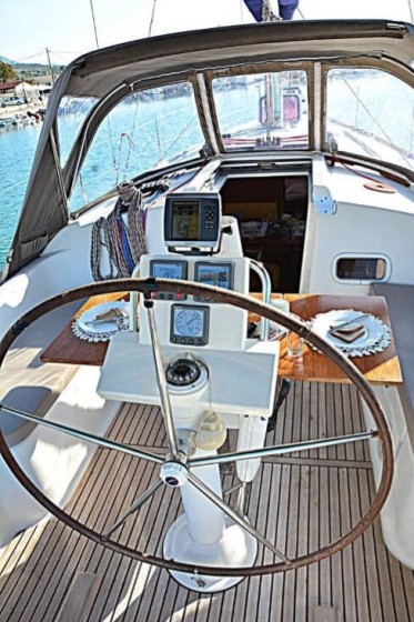 Oceanis 37 - Boatscribe.com