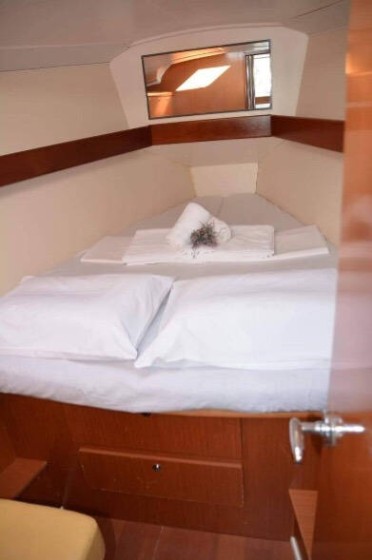 Oceanis 37 - Boatscribe.com