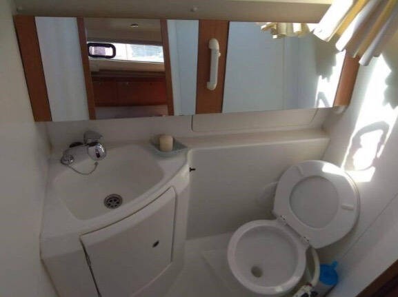 Oceanis 37 - Boatscribe.com