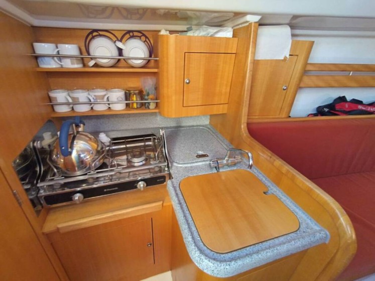 Maxus 28 Standard - Boatscribe.com