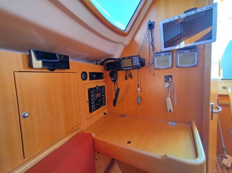 Maxus 28 Standard - Boatscribe.com
