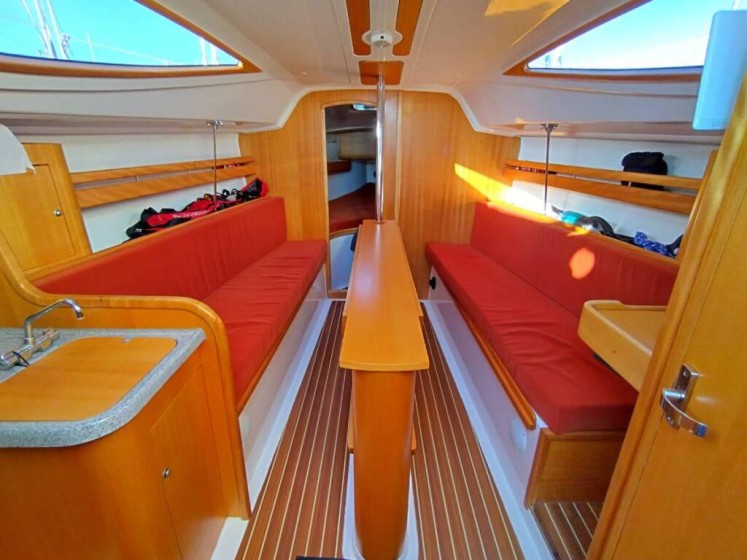 Maxus 28 Standard - Boatscribe.com
