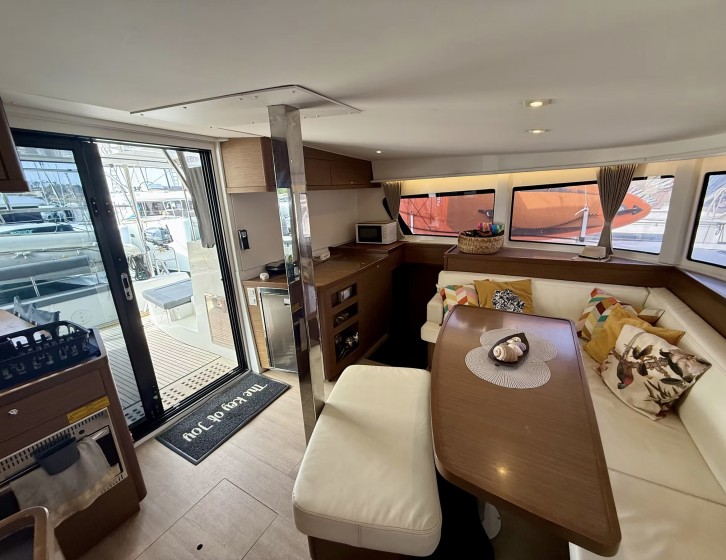 Lagoon 42 - Boatscribe.com