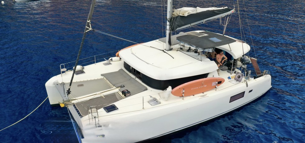 Lagoon 42 - Boatscribe.com