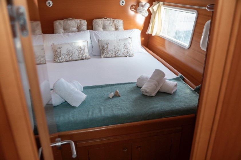 Lagoon 380 S2 - Boatscribe.com