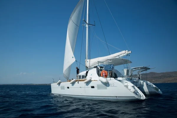Lagoon 380 S2 - Boatscribe.com