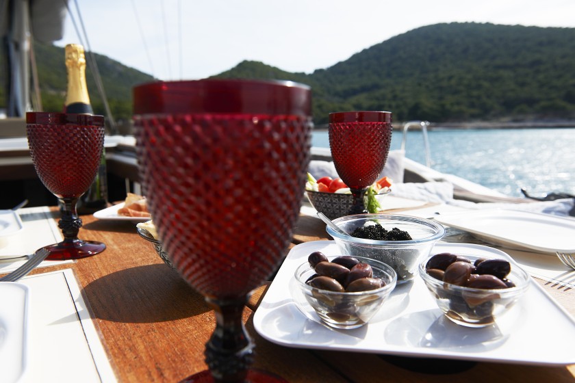 Hanse 540e - Boatscribe.com