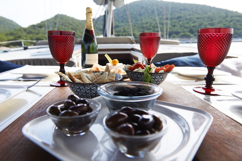 Hanse 540e - Boatscribe.com