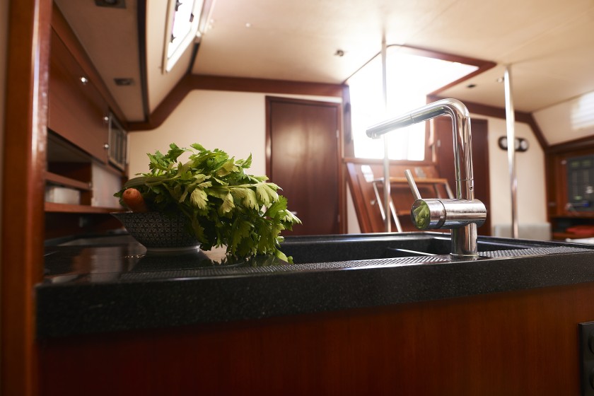 Hanse 540e - Boatscribe.com