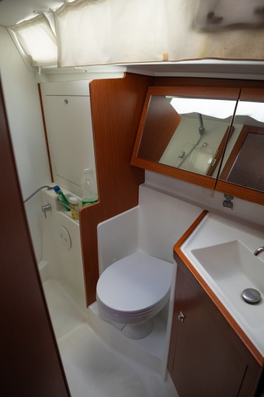 Oceanis 45 - Boatscribe.com