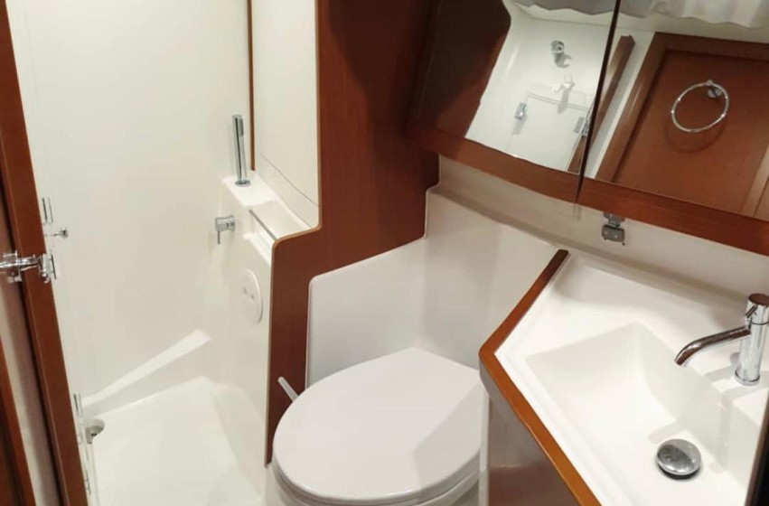 Oceanis 45 - Boatscribe.com