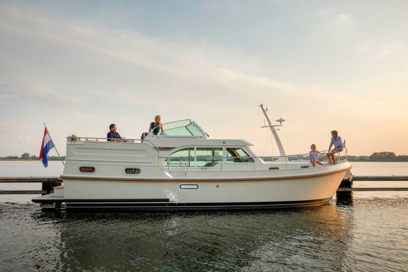 Grand Sturdy 35.0 AC - Boatscribe.com
