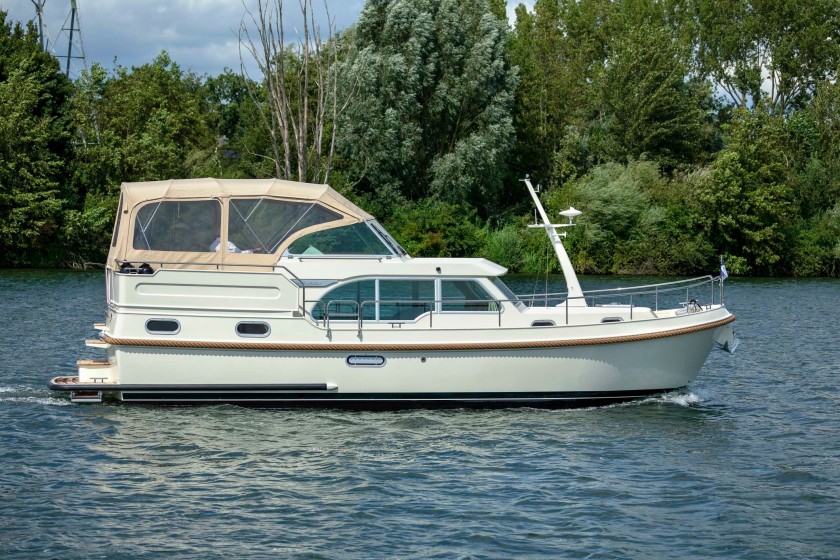 Grand Sturdy 35.0 AC - Boatscribe.com