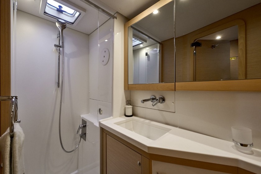 Lagoon 42 - Boatscribe.com