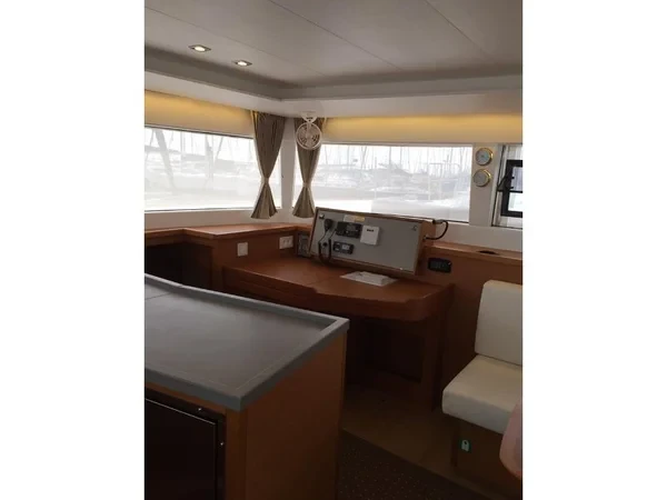 Lagoon 450 F - Boatscribe.com
