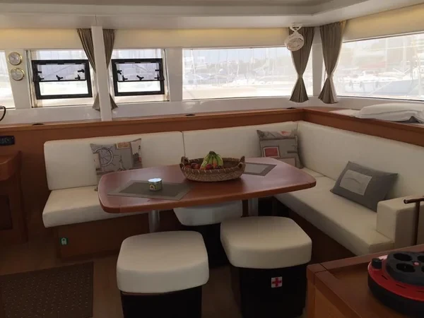 Lagoon 450 F - Boatscribe.com